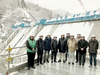 写真：ダム建設現場視察（群馬県・八ッ場）
